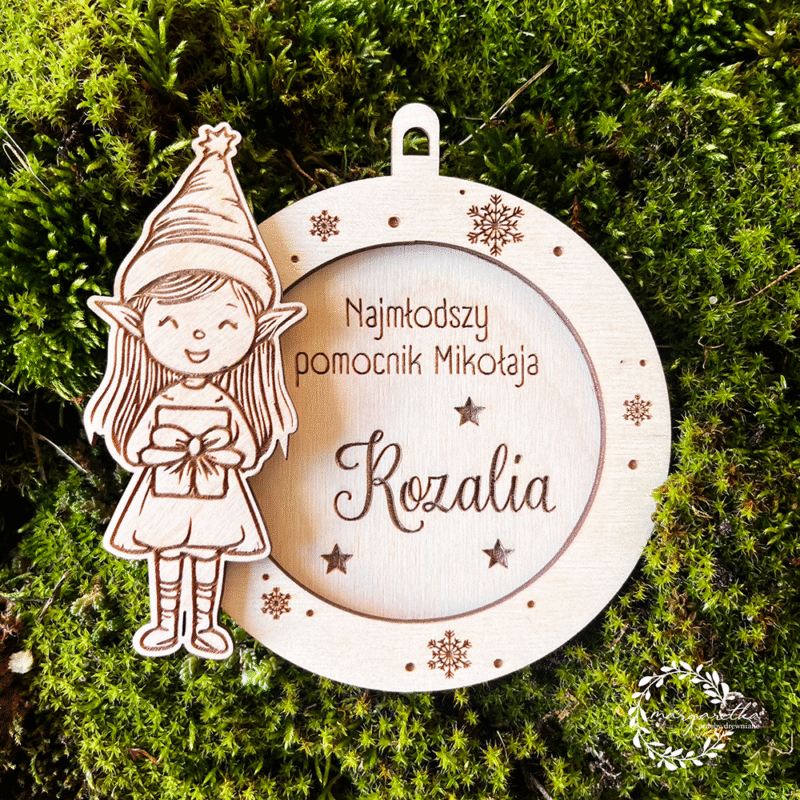 Bombka drewniana „Najmłodszy Pomocnik Mikołaja” z imieniem dziecka